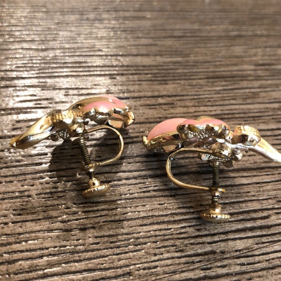 Vintage Pink Floral Goldtone Clip Earrings - Picture 10 of 12